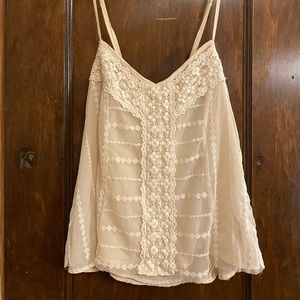 Lace trim flowy tank top 🥂